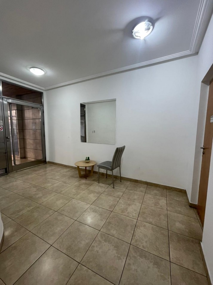 Montevideo 710 (monoambiente amplio con balcon al frente)