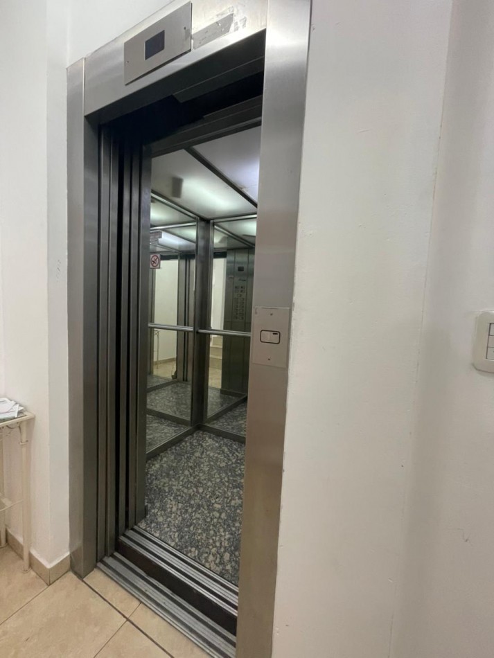 Montevideo 710 (monoambiente amplio con balcon al frente)