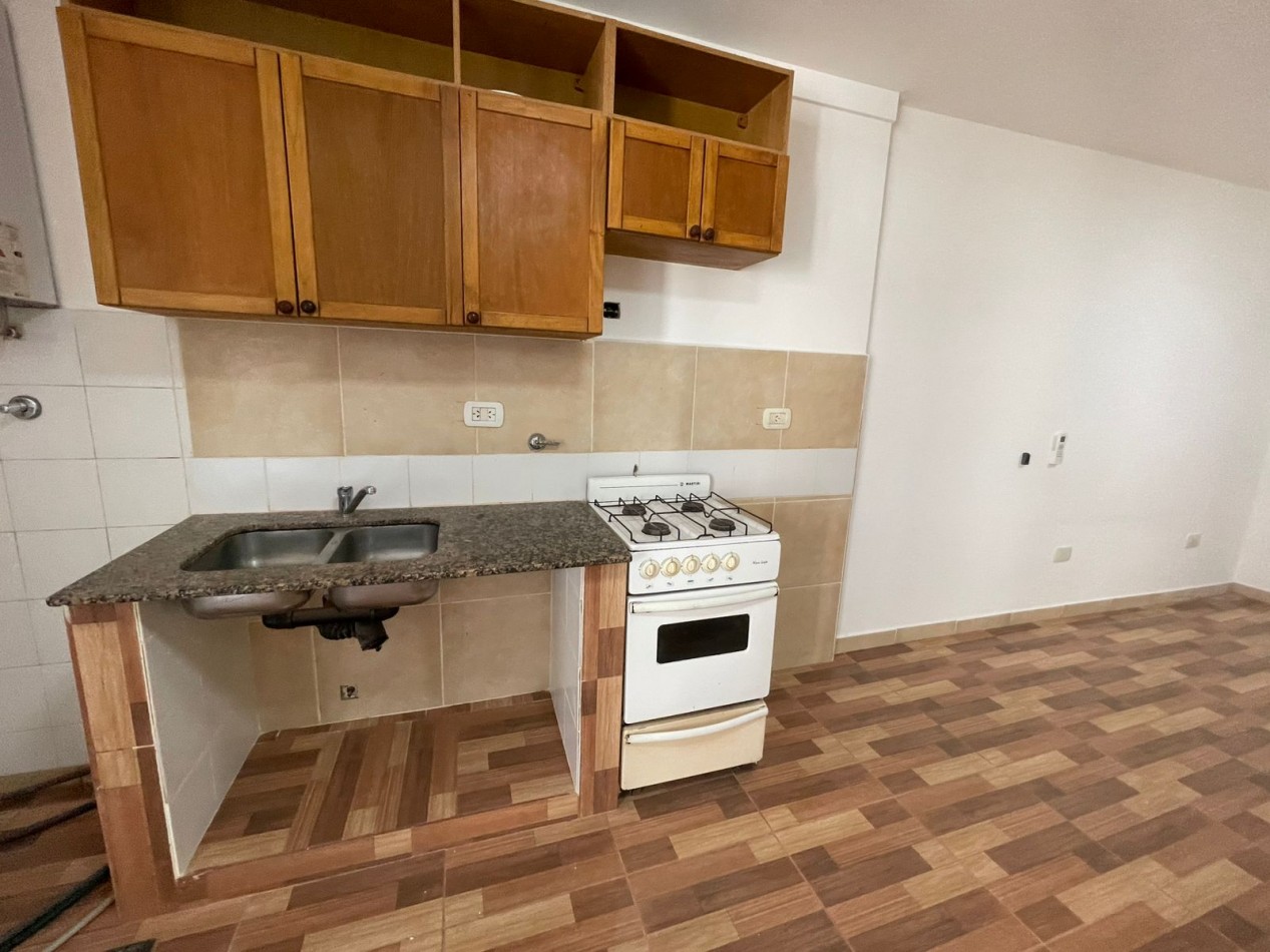 Montevideo 710 (monoambiente amplio con balcon al frente)