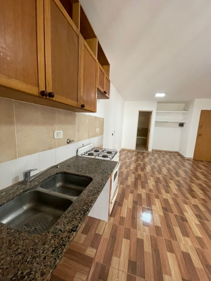 Montevideo 710 (monoambiente amplio con balcon al frente)