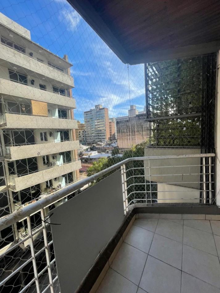 Montevideo 710 (monoambiente amplio con balcon al frente)