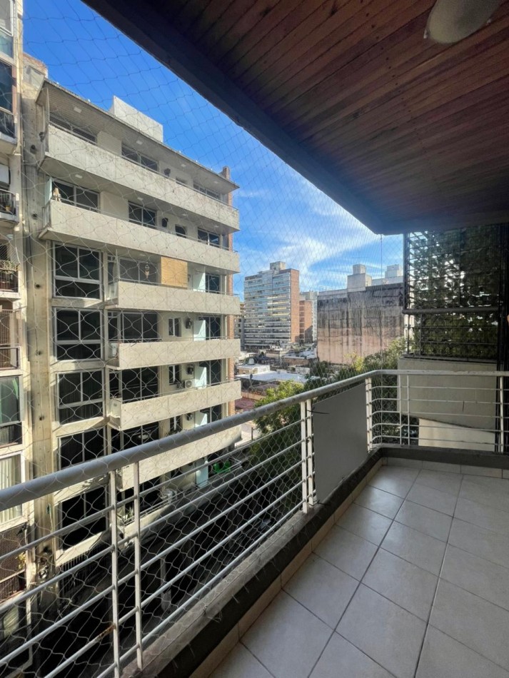 Montevideo 710 (monoambiente amplio con balcon al frente)