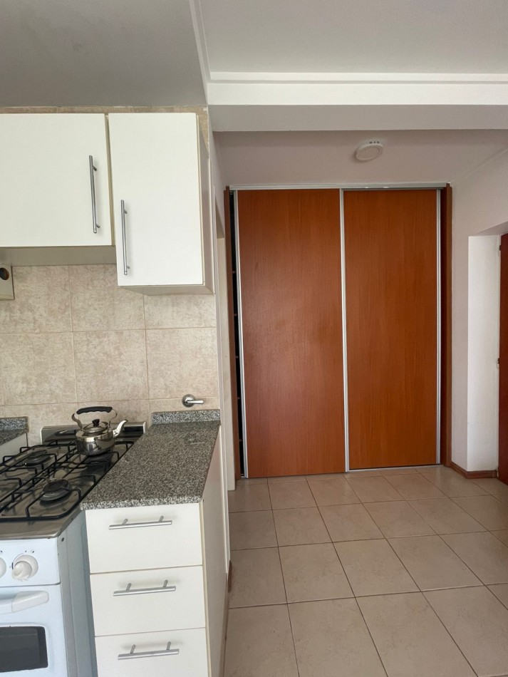 Pje Noruega 3200 (Vera Mujica y zeballos) - Monoambiente al frente - Edificio de escalera