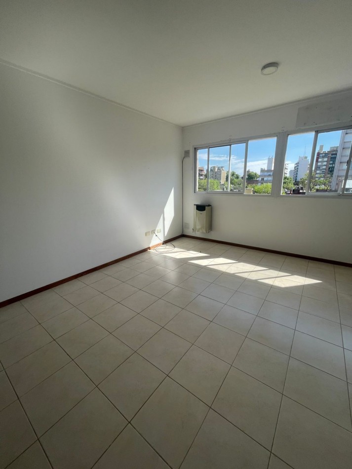 Pje Noruega 3200 (Vera Mujica y zeballos) - Monoambiente al frente - Edificio de escalera