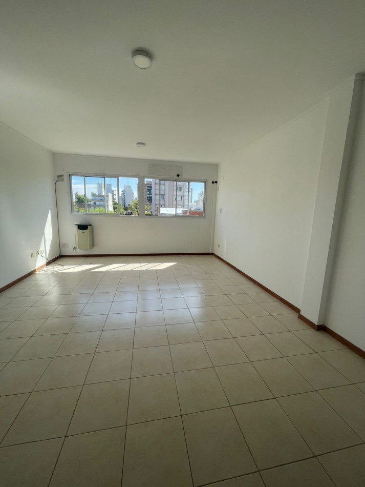 Pje Noruega 3200 (Vera Mujica y zeballos) - Monoambiente al frente - Edificio de escalera