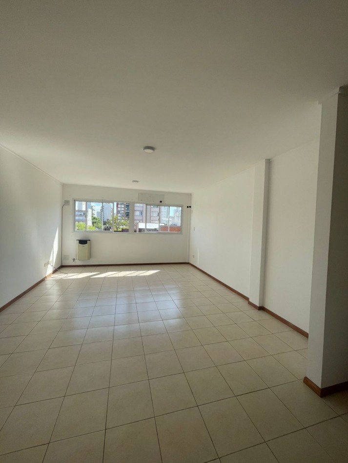Pje Noruega 3200 (Vera Mujica y zeballos) - Monoambiente al frente - Edificio de escalera
