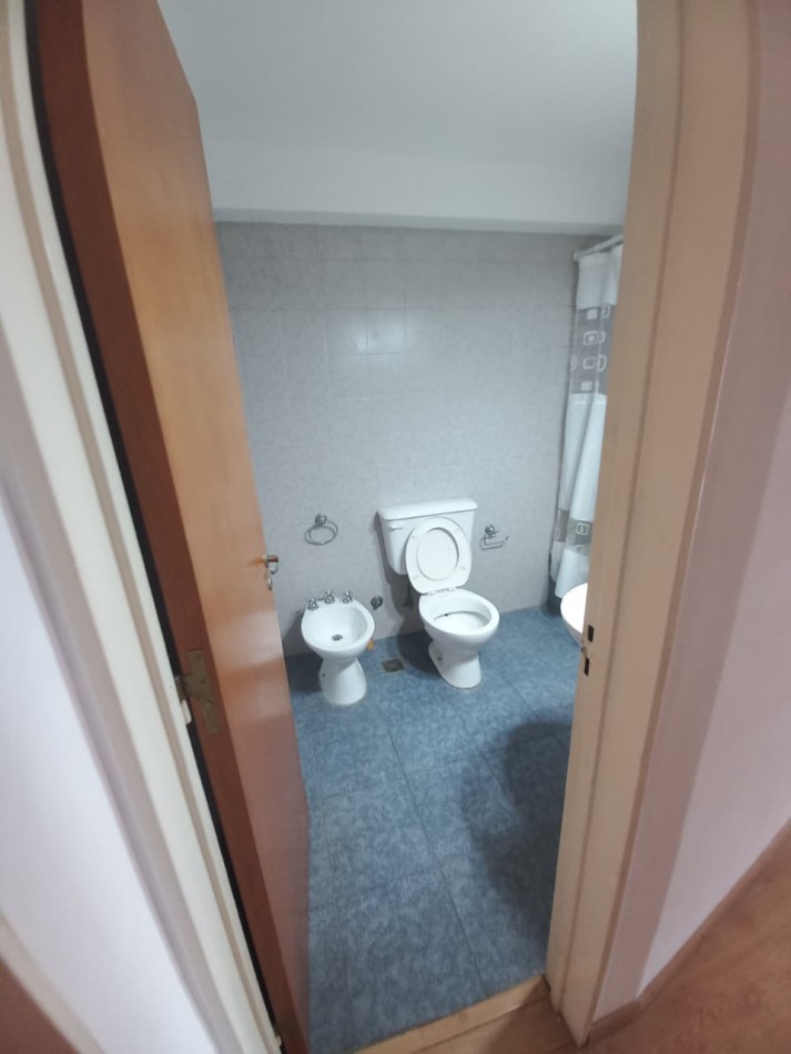 Zeballos Nro. 1238 (departamento de un dormitorio muy amplio con doble balcon)