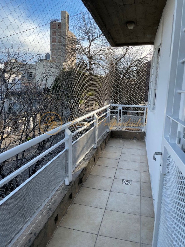 Catamarca Nro 3420 (Edificio de escaleras - 2do piso - un dormitorio, con balcon)