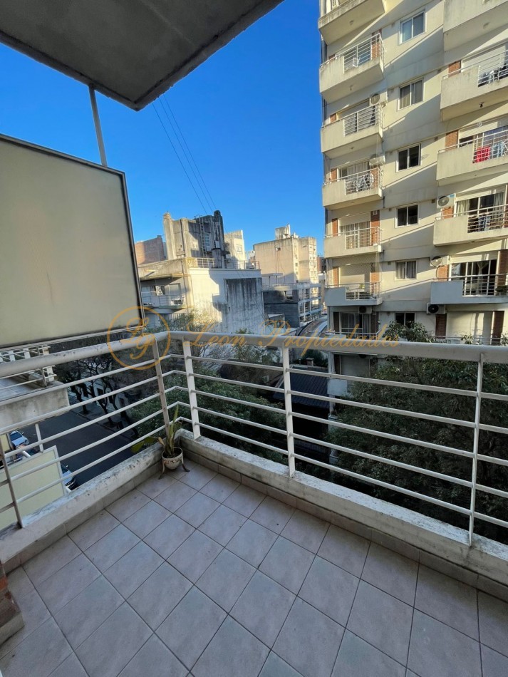 Zeballos y Mitre (amplio con balcon al frente)