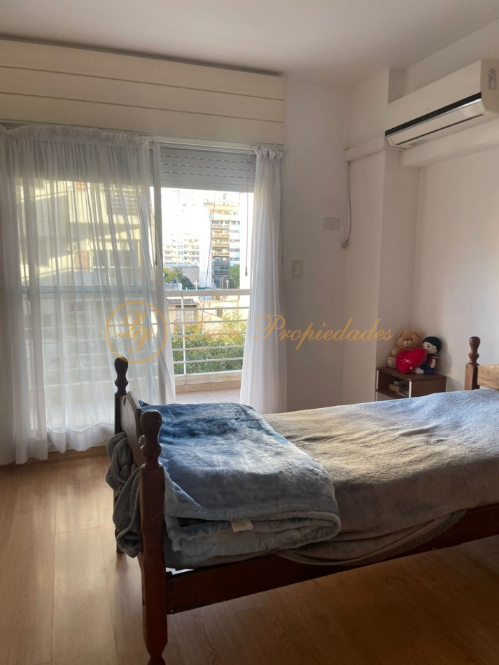Zeballos y Mitre (amplio con balcon al frente)