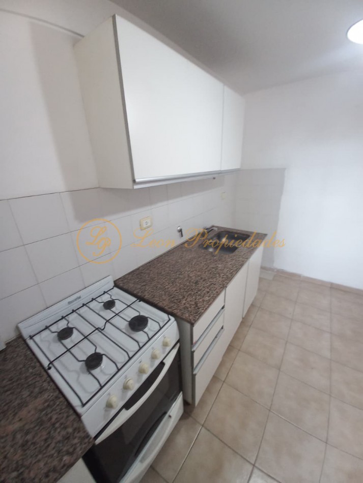 Zeballos Nro. 1238 (departamento de un dormitorio muy amplio con doble balcon)