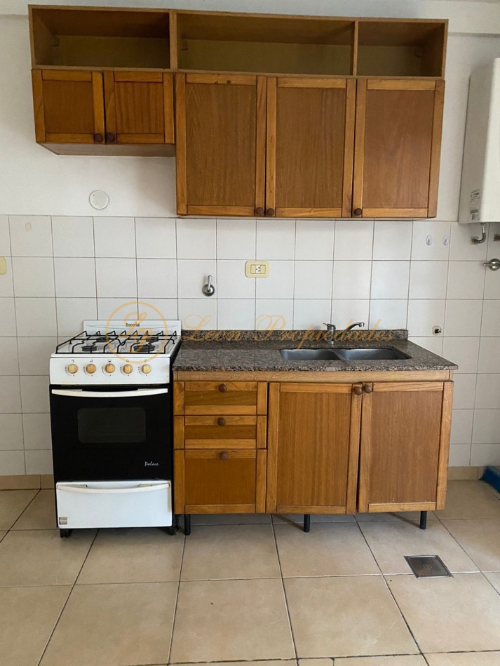 Montevideo 710 (un dormitorio, al frente con balcon)