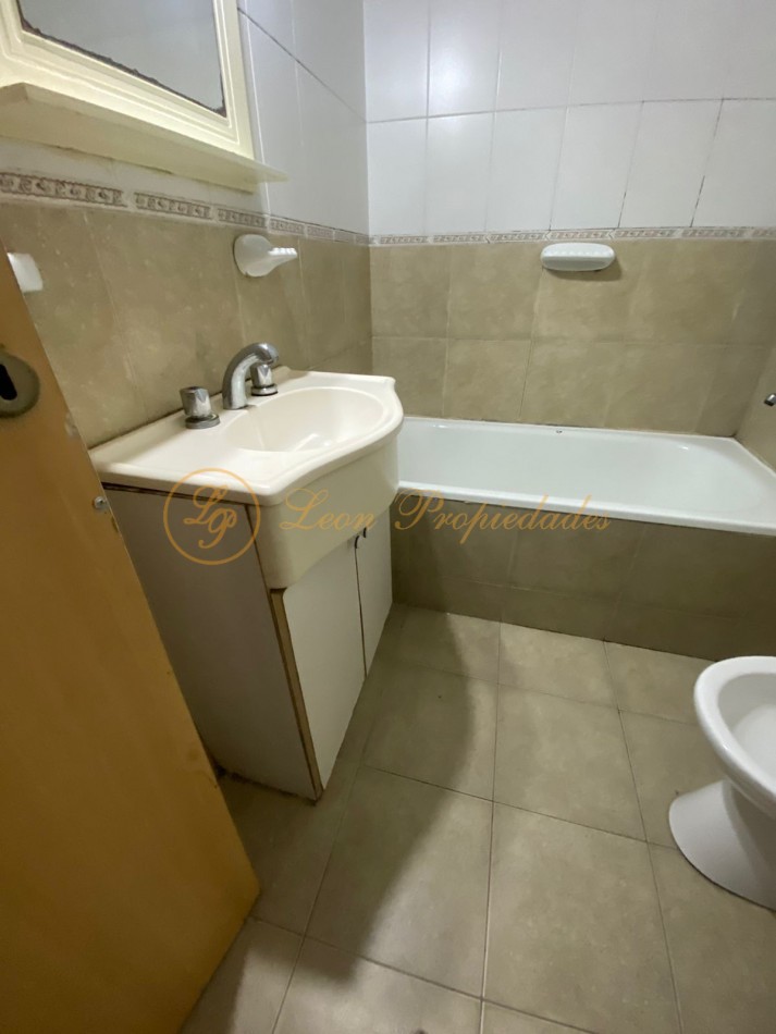 Montevideo 710 (un dormitorio, al frente con balcon)
