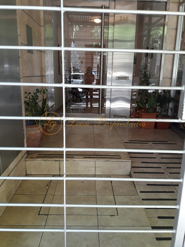 Montevideo 710 (un dormitorio, al frente con balcon)