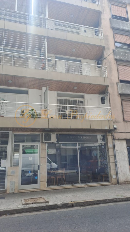 Montevideo 710 (un dormitorio, al frente con balcon)