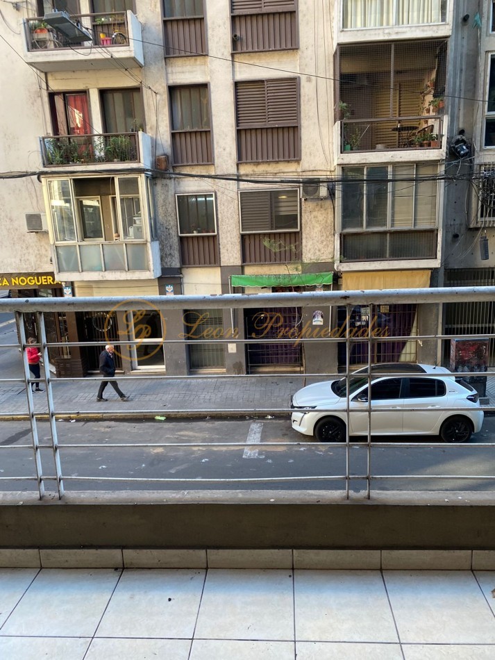 Montevideo 710 (un dormitorio, al frente con balcon)