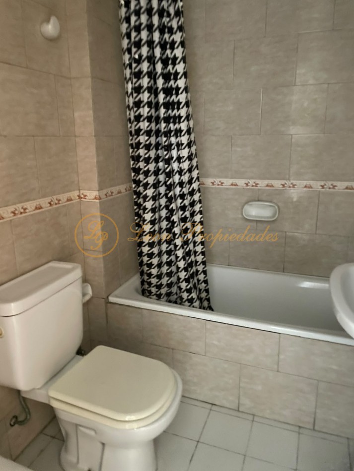 Sarmiento Nro. 1191 (2 dormitorios con amplio patio)