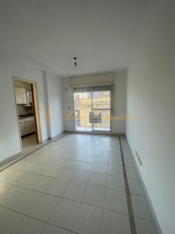 Sarmiento Nro. 1121 (2 dormitorios con balcon al frente)