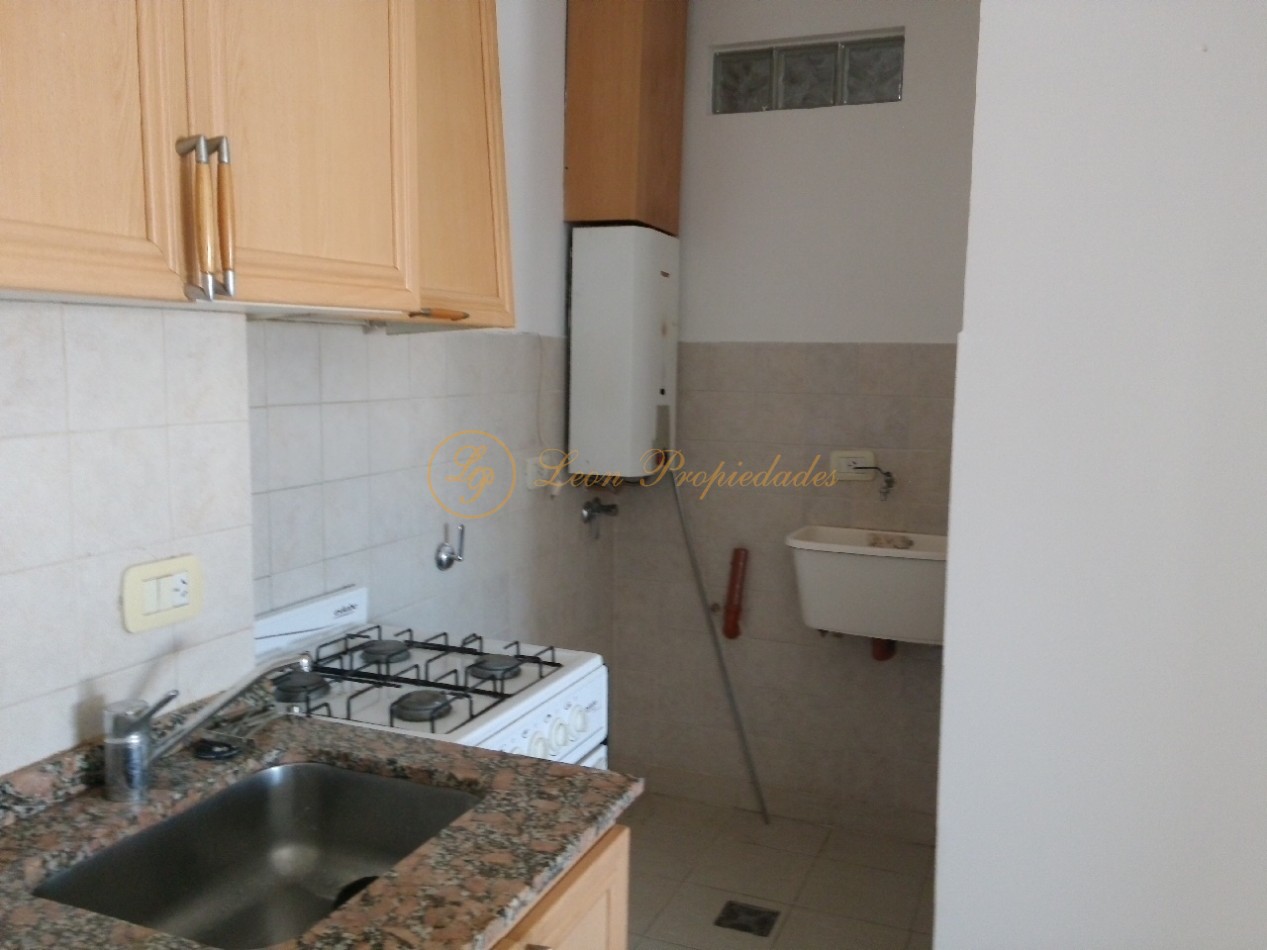 Sarmiento Nro 1121 (un dormitorio con balcon al frente)