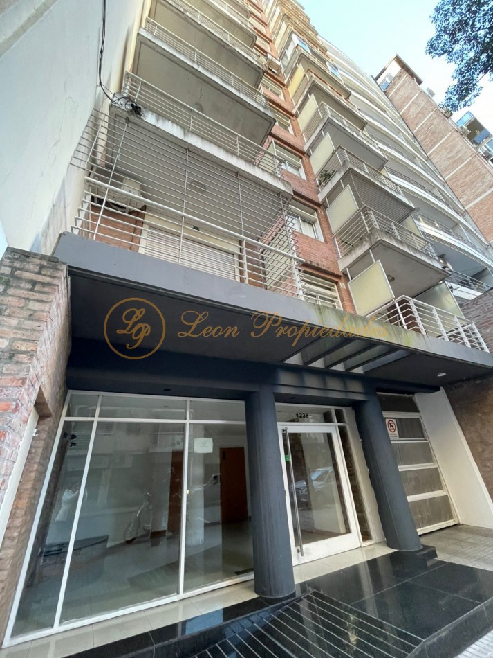 Zeballos y Mitre (amplio con balcon al frente)