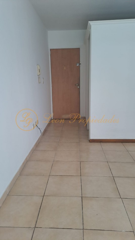 Montevideo 710 (un dormitorio, al frente con balcon)