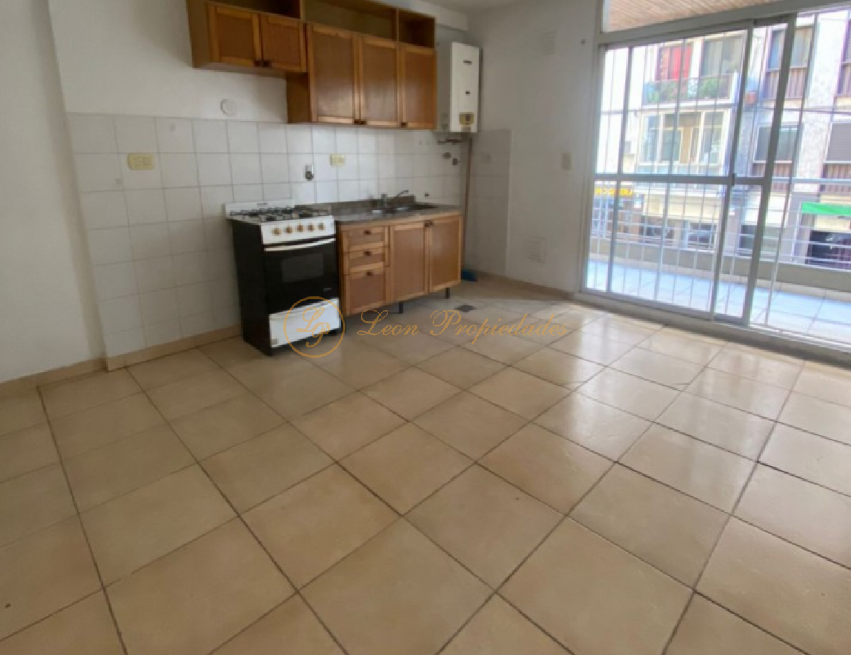 Montevideo 710 (un dormitorio, al frente con balcon)