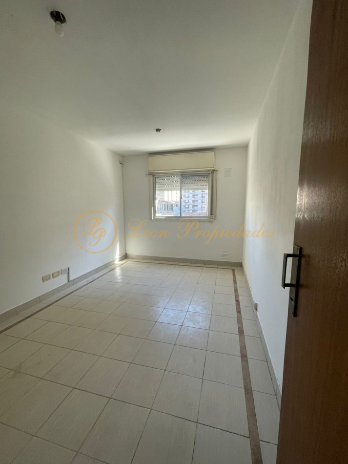 Sarmiento Nro 1121 (un dormitorio con balcon al frente)