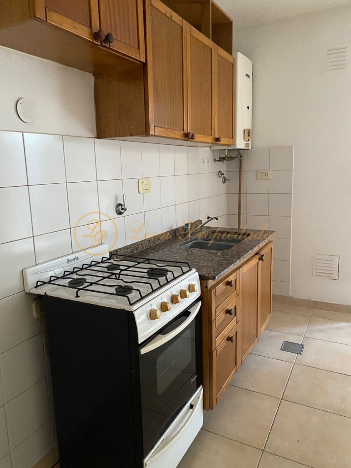 Montevideo 710 (un dormitorio, al frente con balcon)
