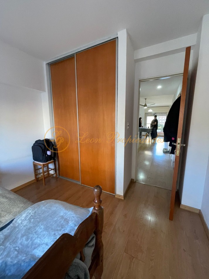 Zeballos y Mitre (amplio con balcon al frente)