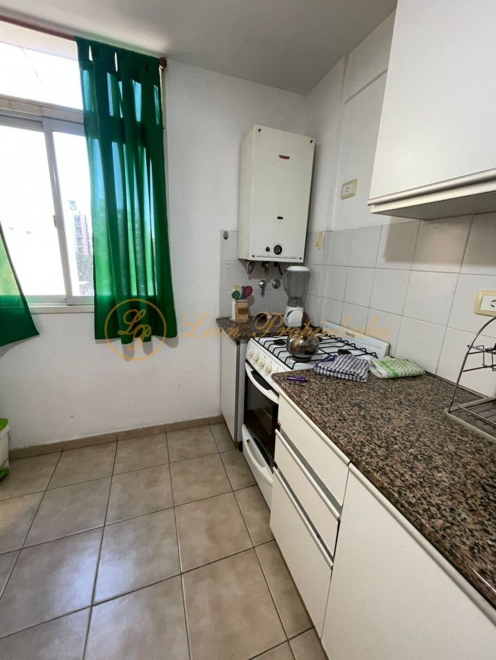 Zeballos y Mitre (amplio con balcon al frente)
