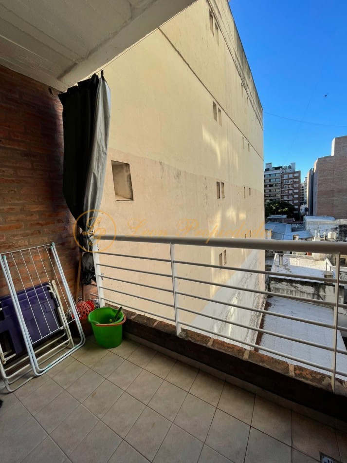 Zeballos y Mitre (amplio con balcon al frente)